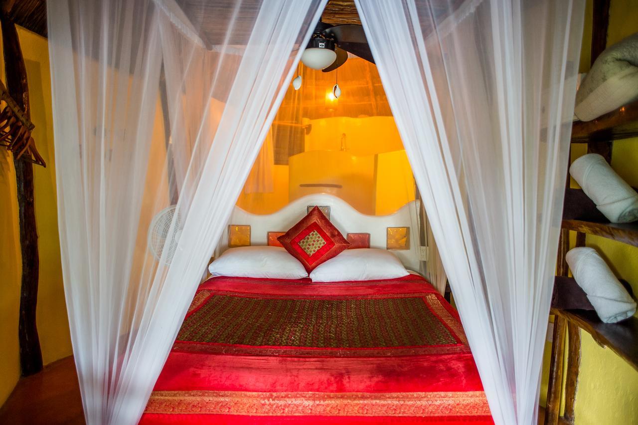 Cabanas La Luna Hotel Tulum Exterior photo
